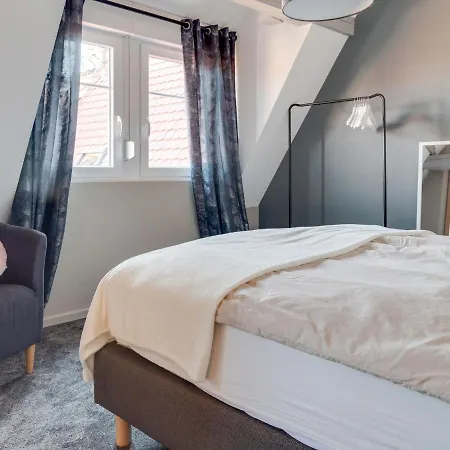 Stunning In Heart Of La Apartment