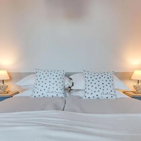 Apartment Stunning In Heart Of La